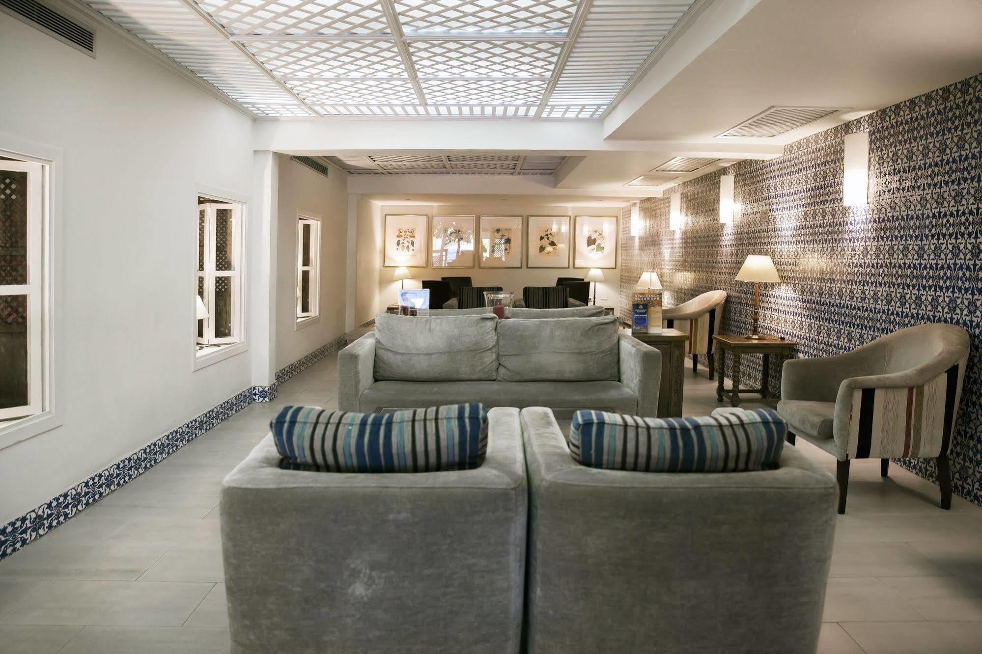 Alcazar Hotel